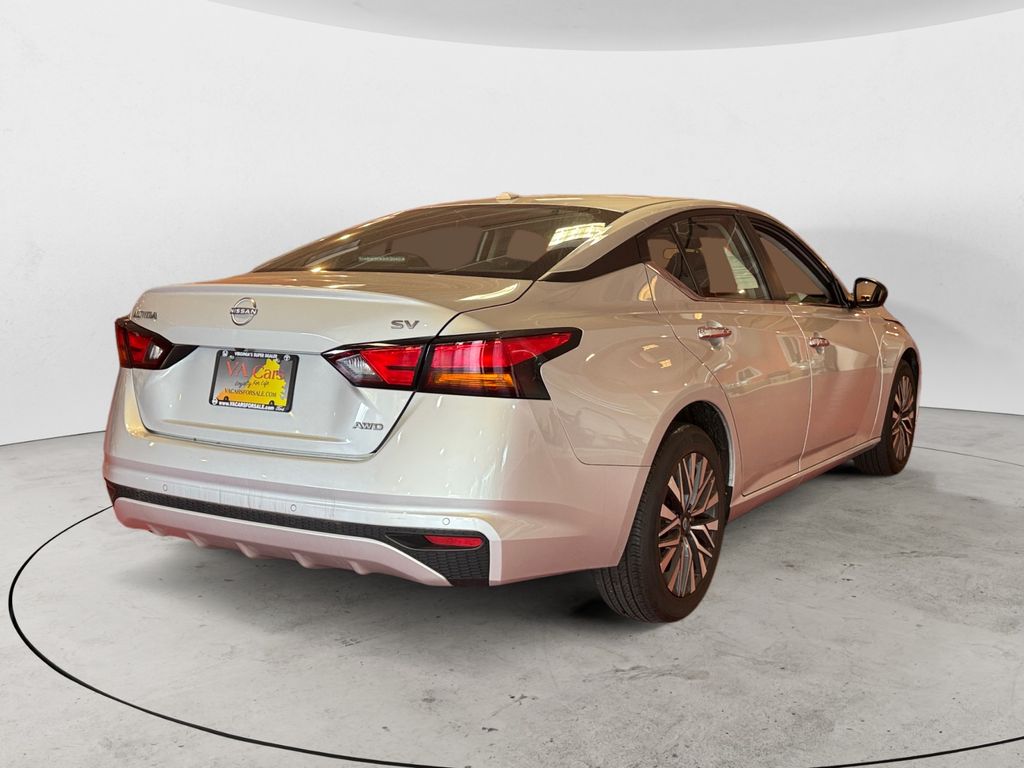 2024 Nissan Altima SV - Photo 3
