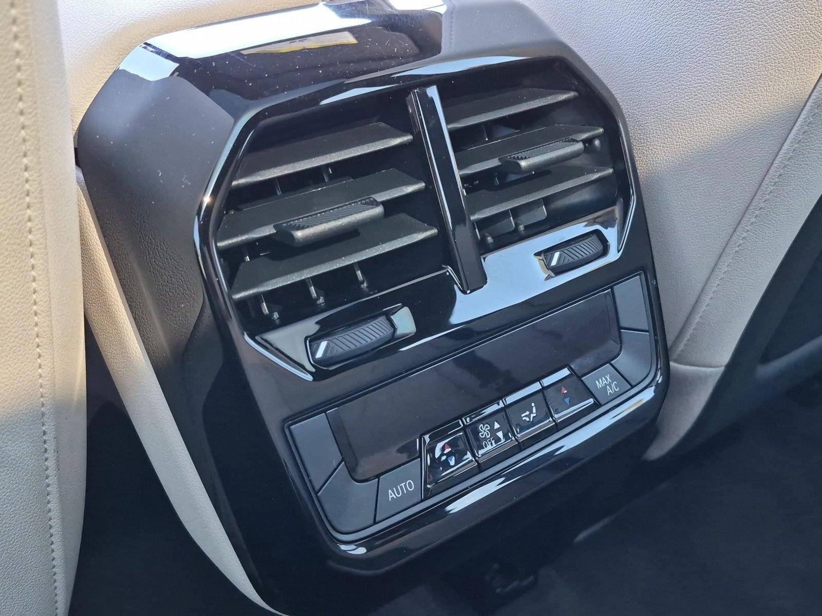 2024 BMW iX Base - Photo 18