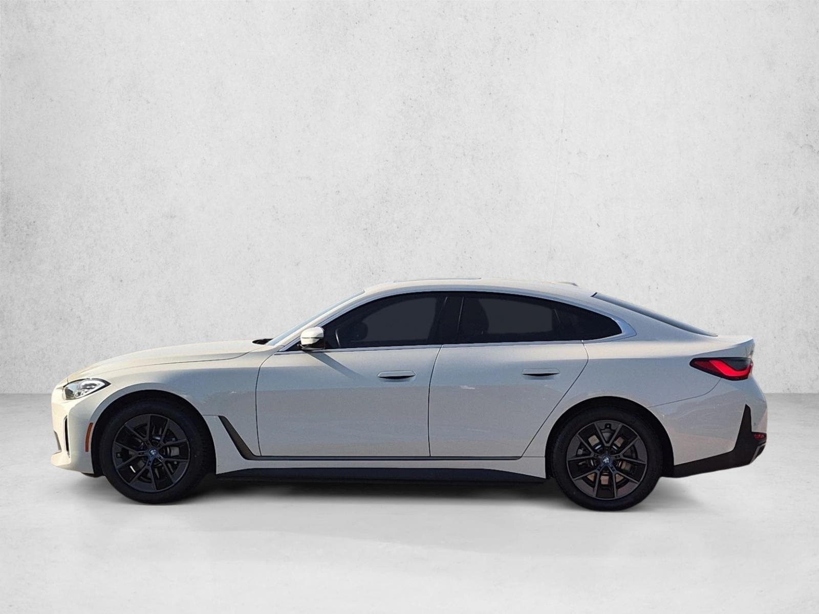 2023 BMW i4 35 - Photo 9