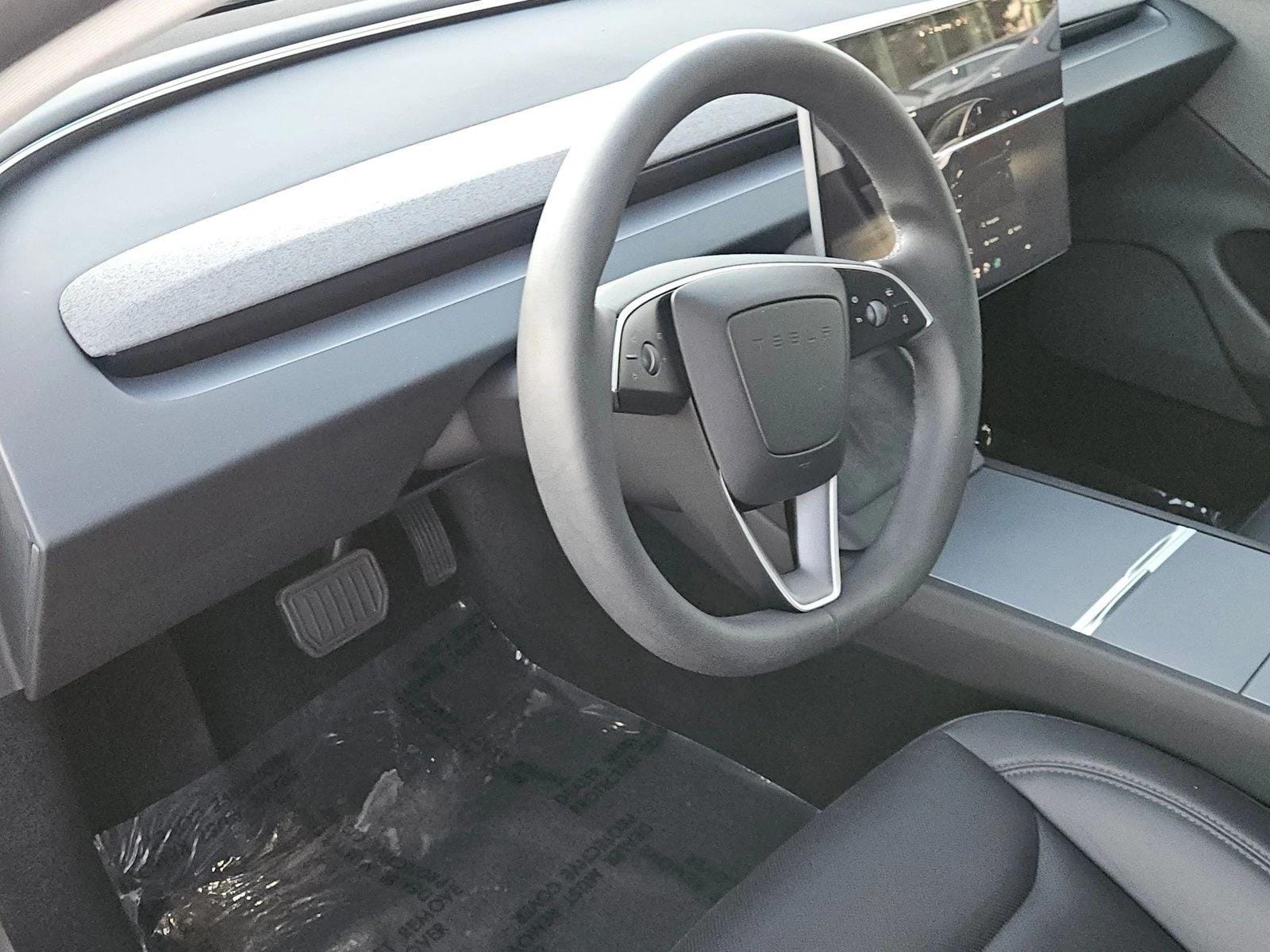 2025 Tesla Model 3 Long Range - Photo 8