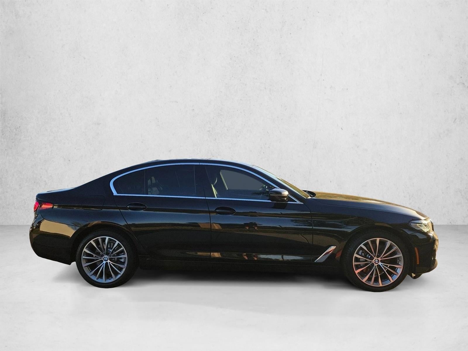 2023 BMW 5 Series 530i - Photo 4