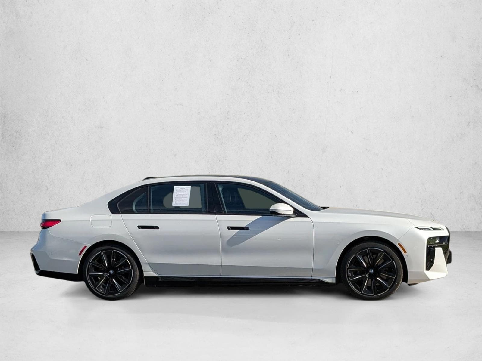 2026 BMW 7 Series 750e - Photo 4