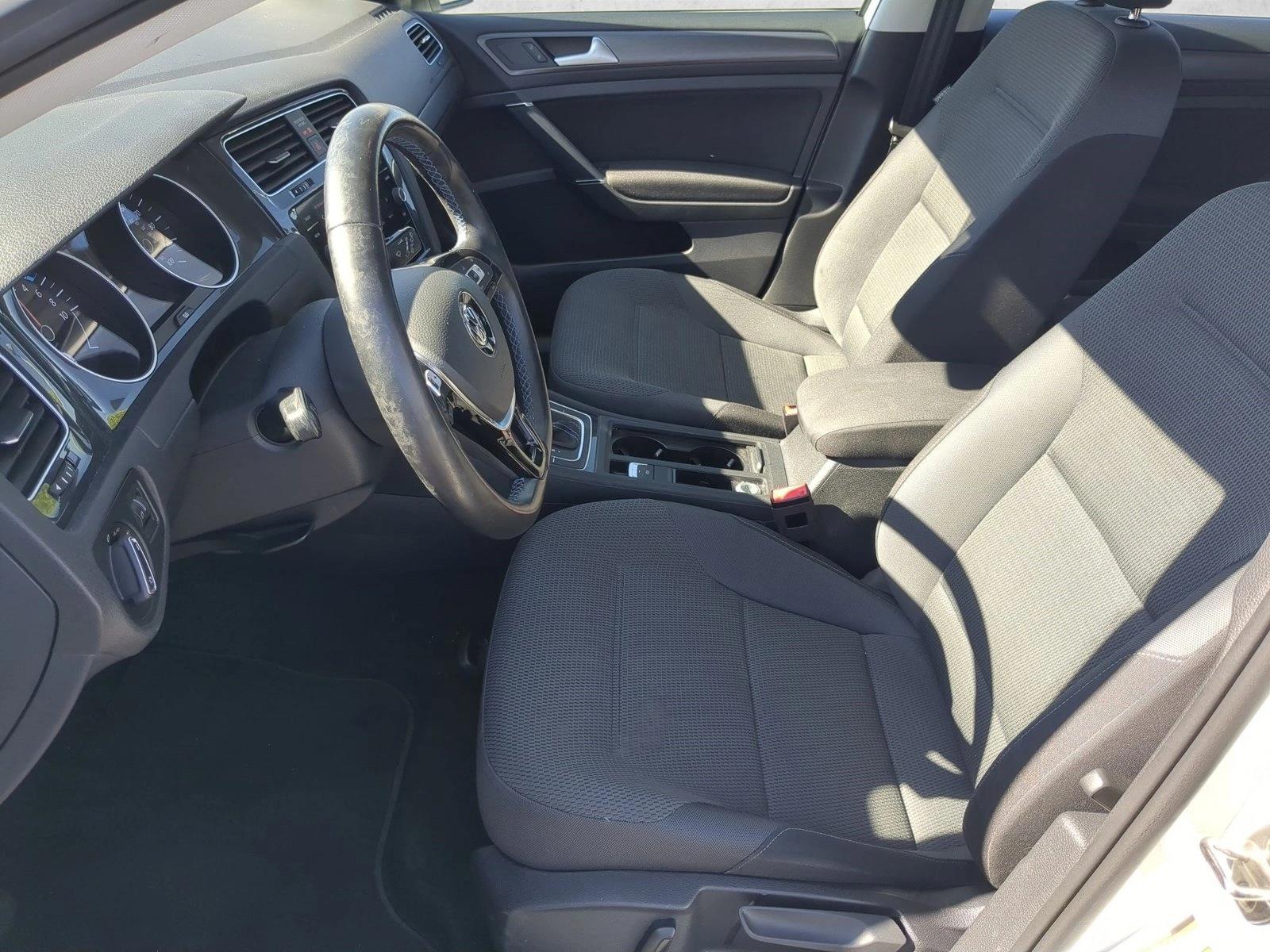 2019 Volkswagen e-Golf e-Golf SE - Photo 13