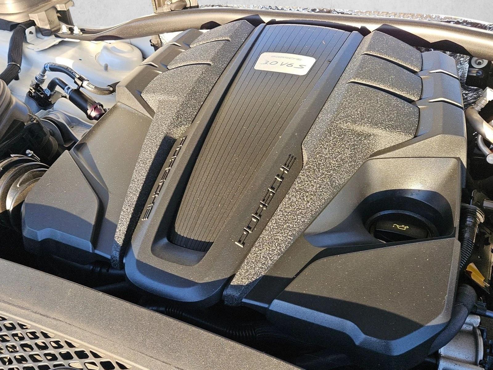 2021 Porsche Macan S - Photo 23