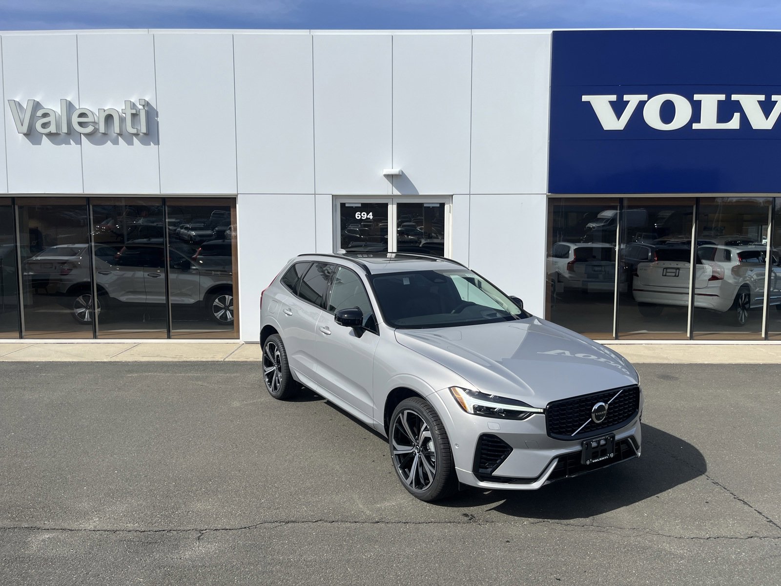 New 2024 Volvo XC60 Recharge Plug-In Hybrid T8 Ultimate Dark SUV