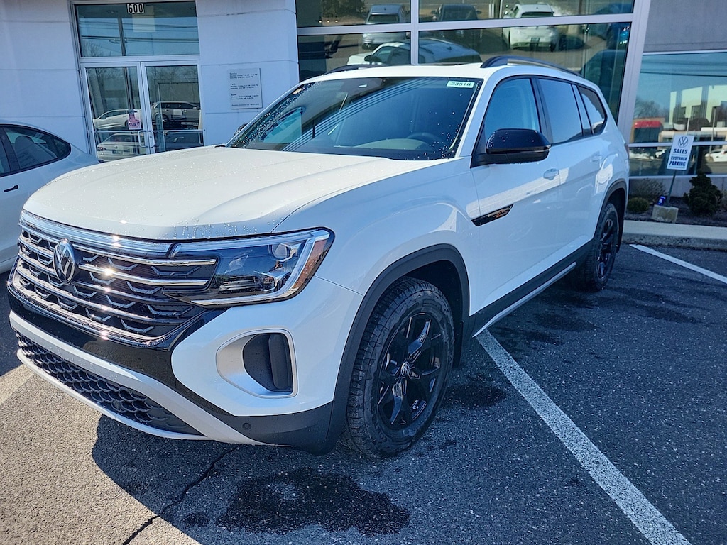 New 2024 Volkswagen Atlas 2.0T Peak Edition SE w/Technology SUV