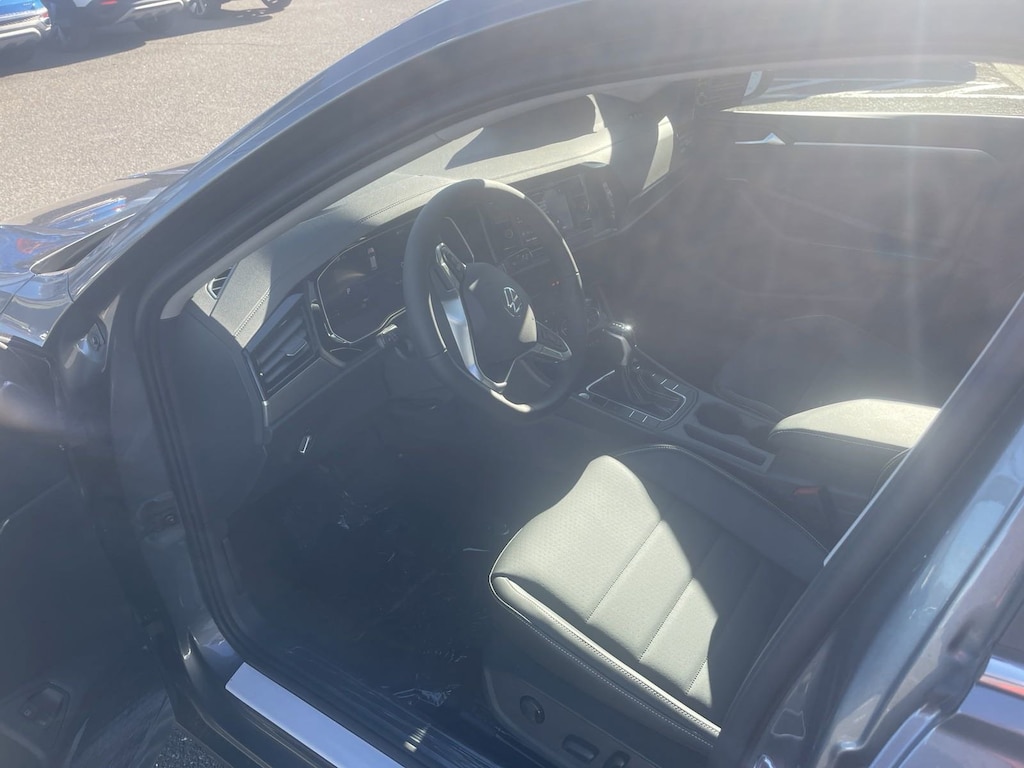 New 2024 Volkswagen Jetta 1.5T SE Sedan