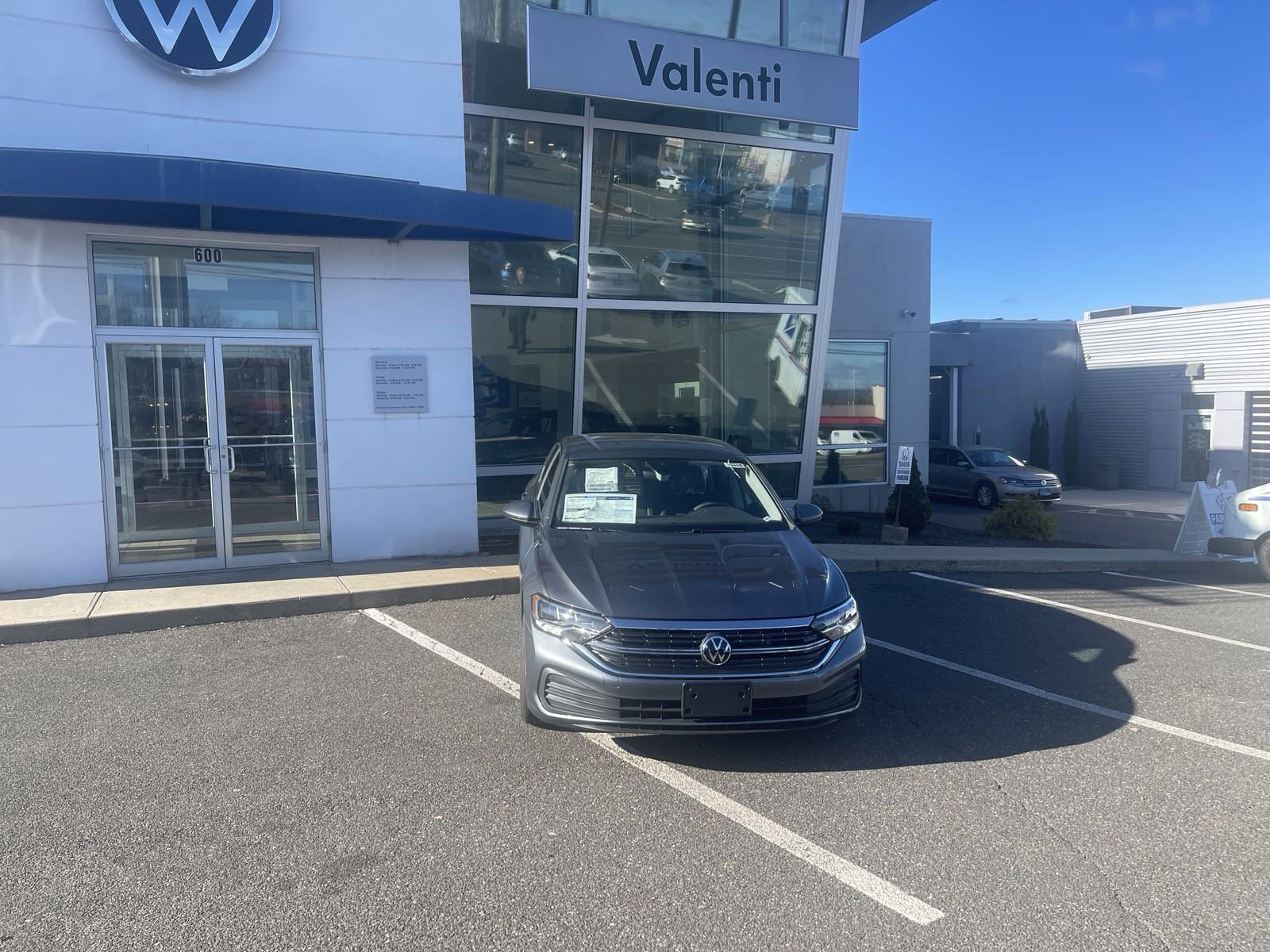 New 2024 Volkswagen Jetta 1.5T SE Sedan