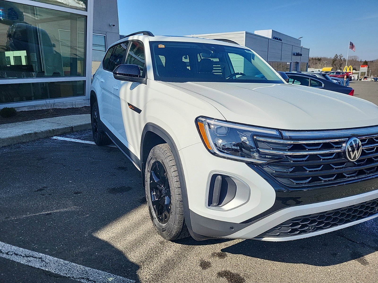 New 2024 Volkswagen Atlas 2.0T Peak Edition SE w/Technology SUV