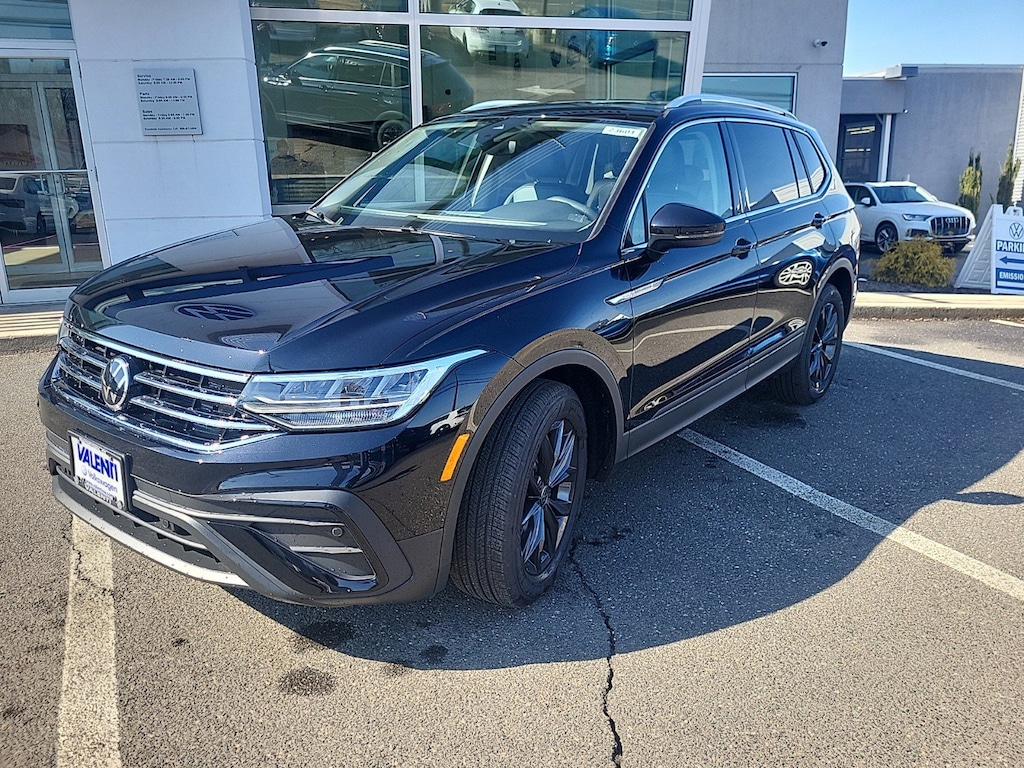 New 2024 Volkswagen Tiguan 2.0T SE SUV