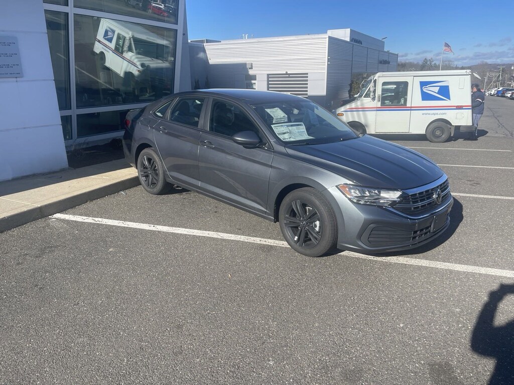 New 2024 Volkswagen Jetta 1.5T SE Sedan