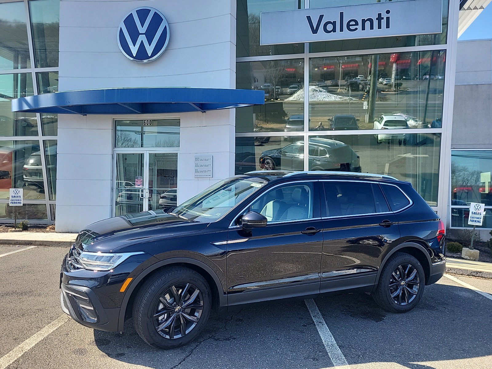 New 2024 Volkswagen Tiguan 2.0T SE SUV