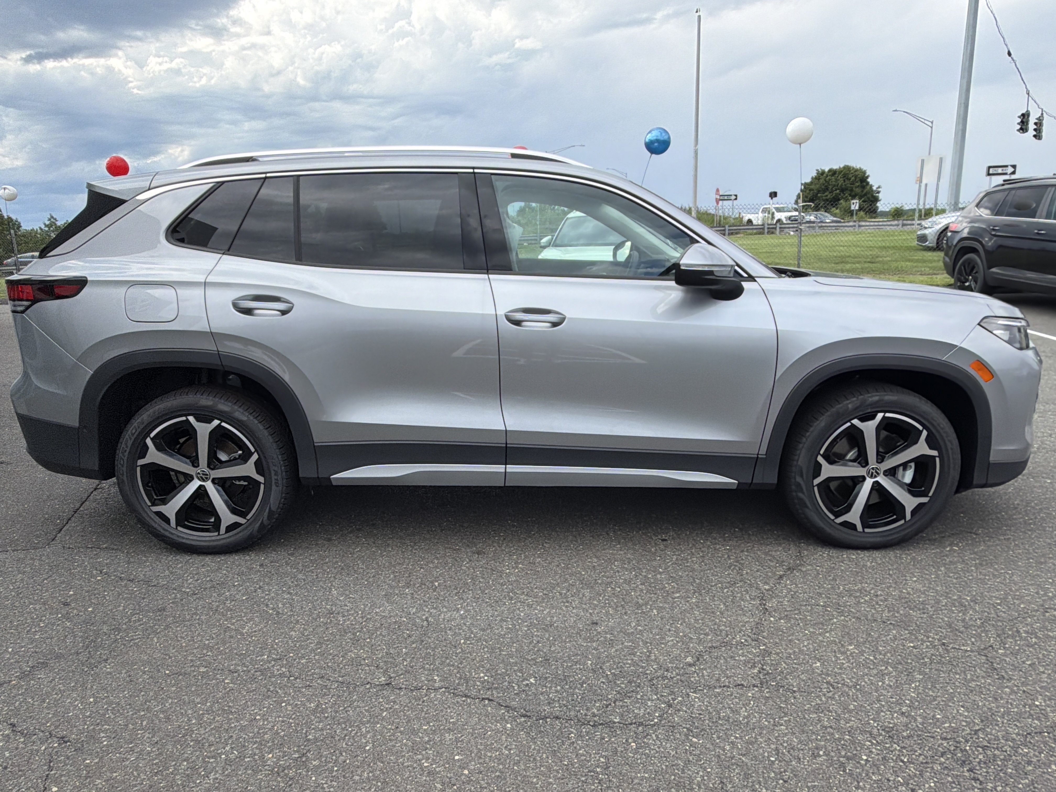 New 2026 Volkswagen Tiguan SE SUV