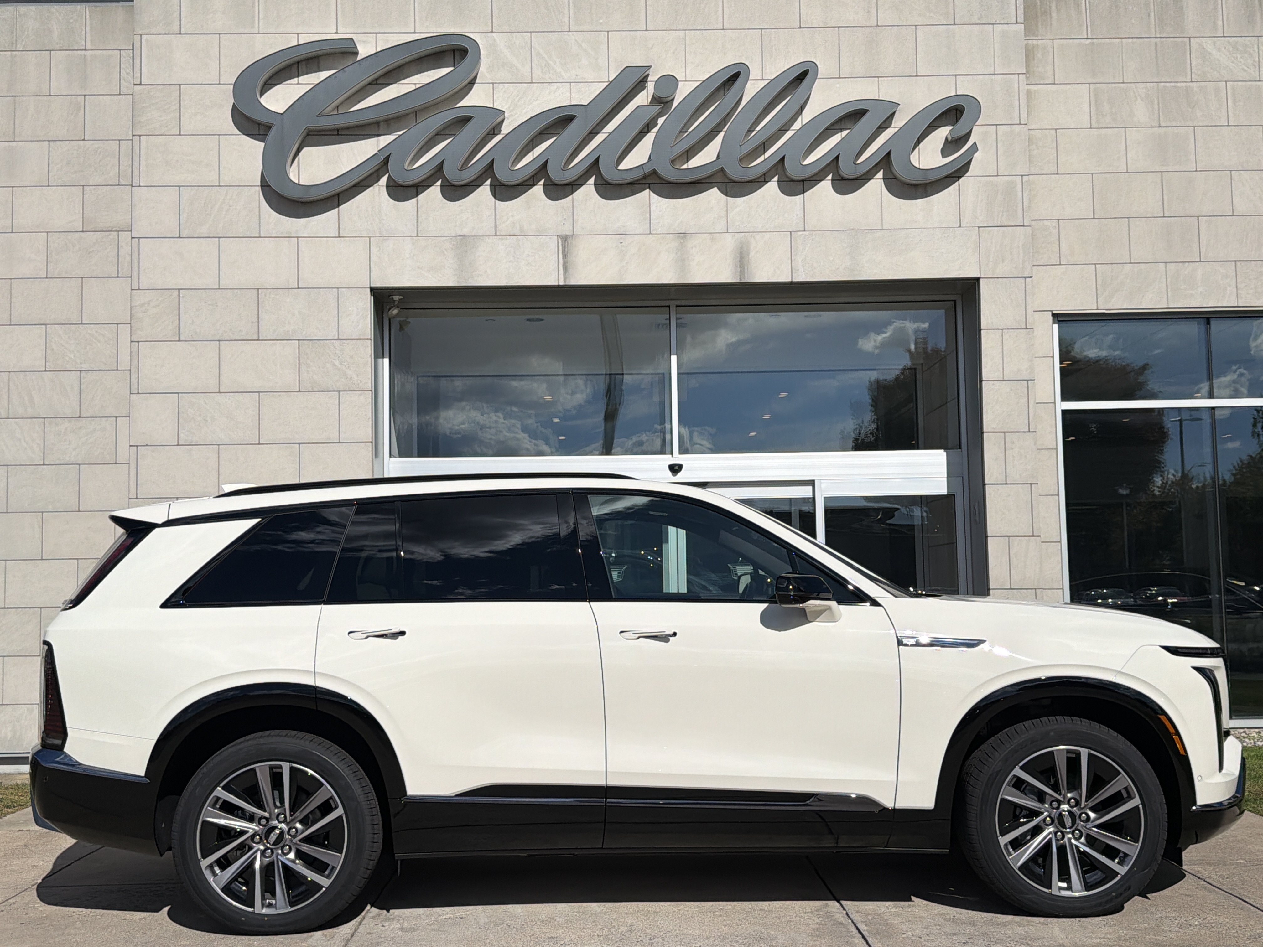 New 2027 CADILLAC VISTIQ Sport SUV