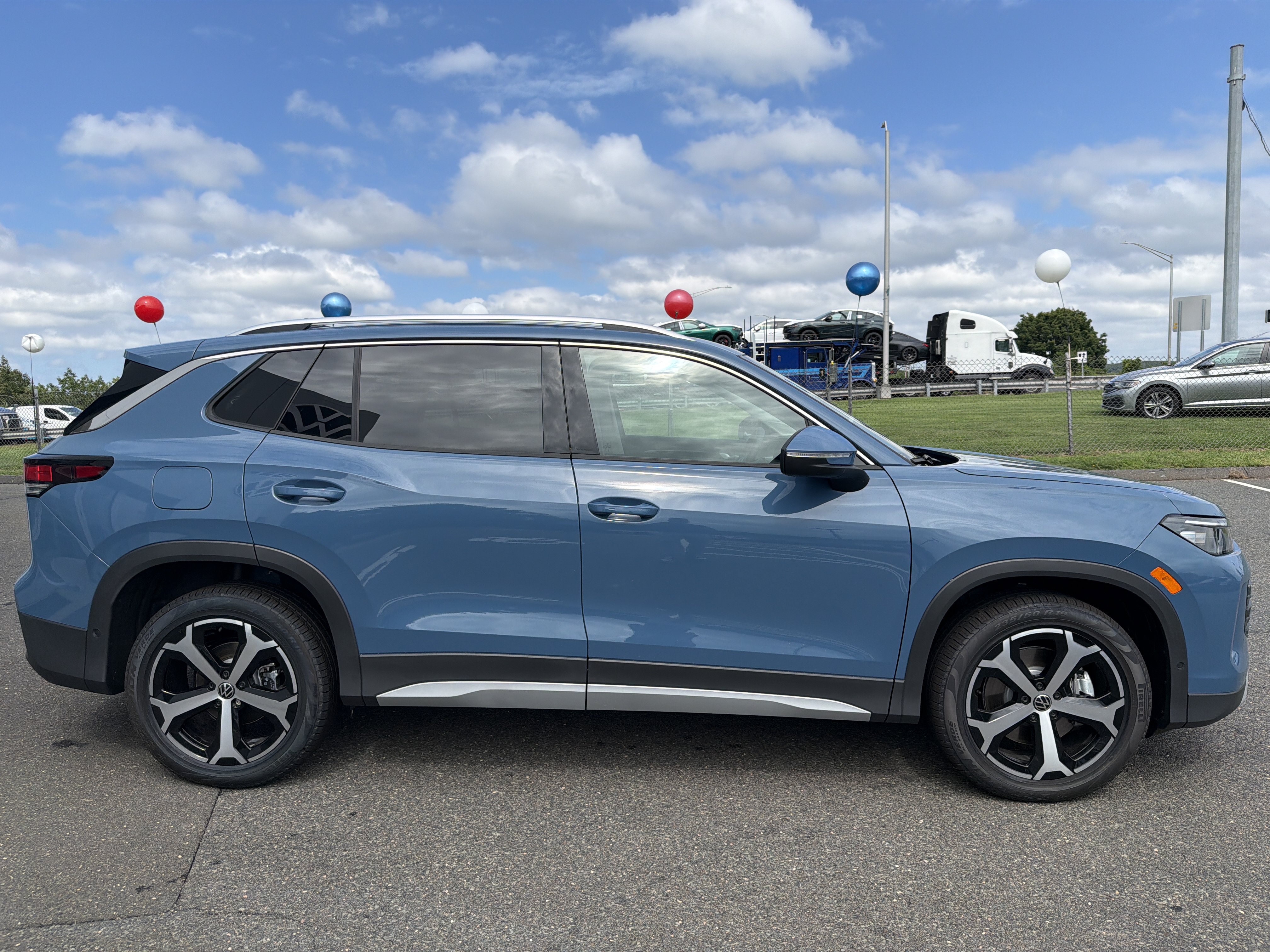 New 2026 Volkswagen Tiguan SE SUV