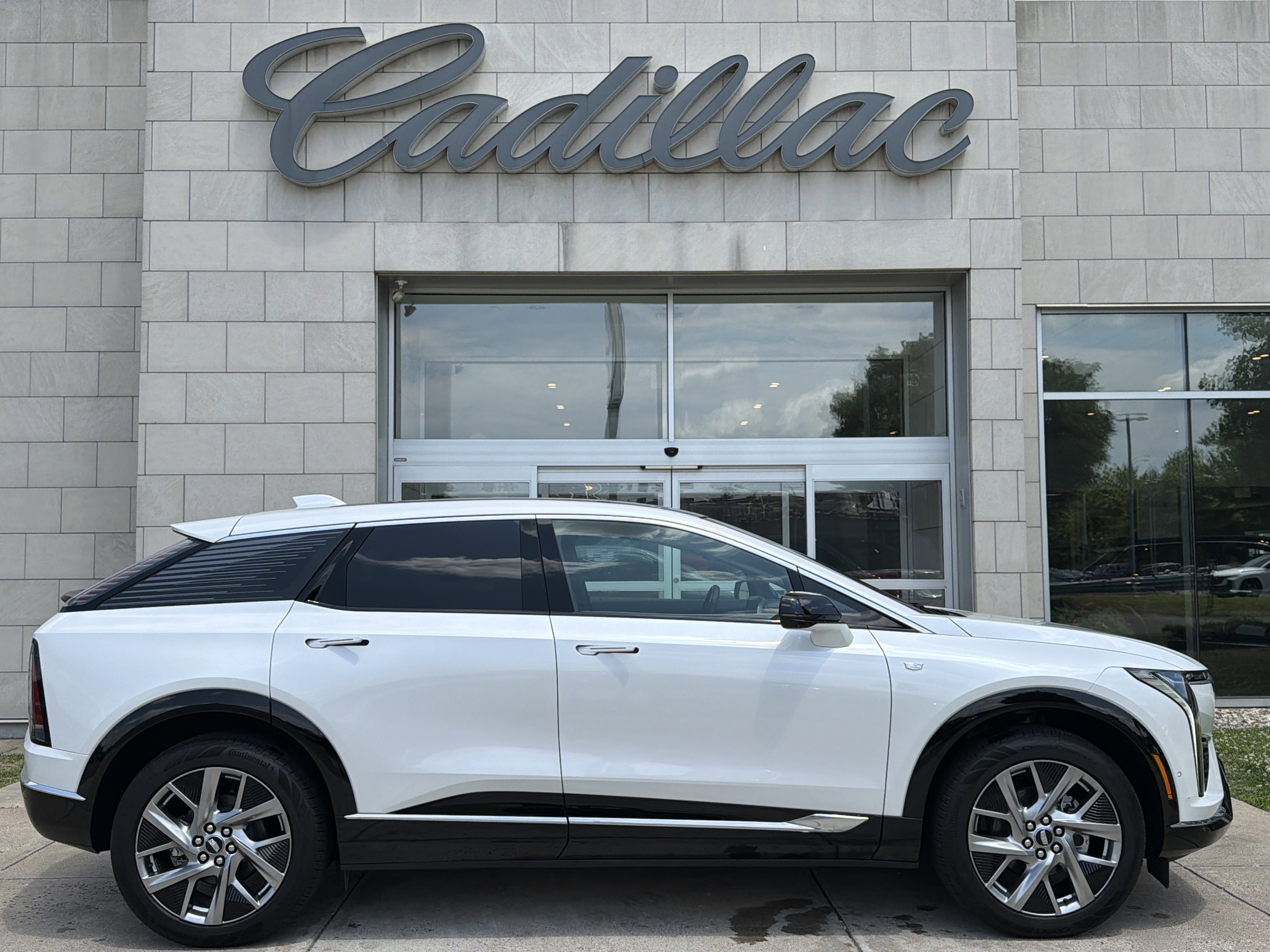 Used 2025 CADILLAC OPTIQ Luxury w/1SC SUV