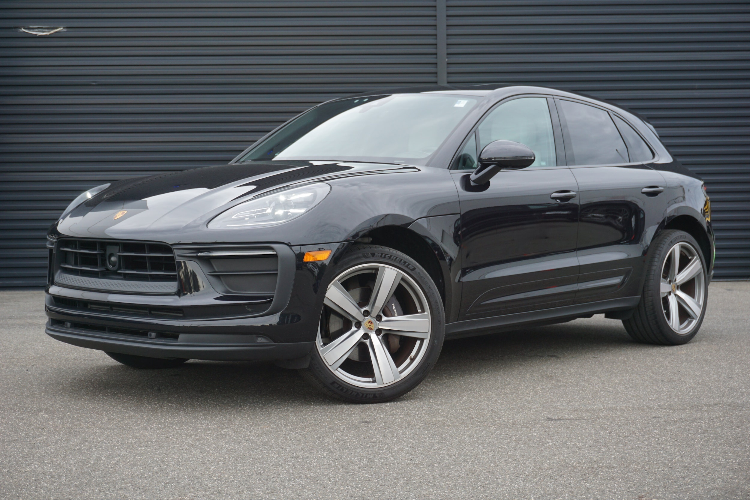 2023 Porsche Macan Base