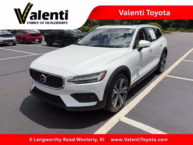 2025 Volvo V60 Cross Country