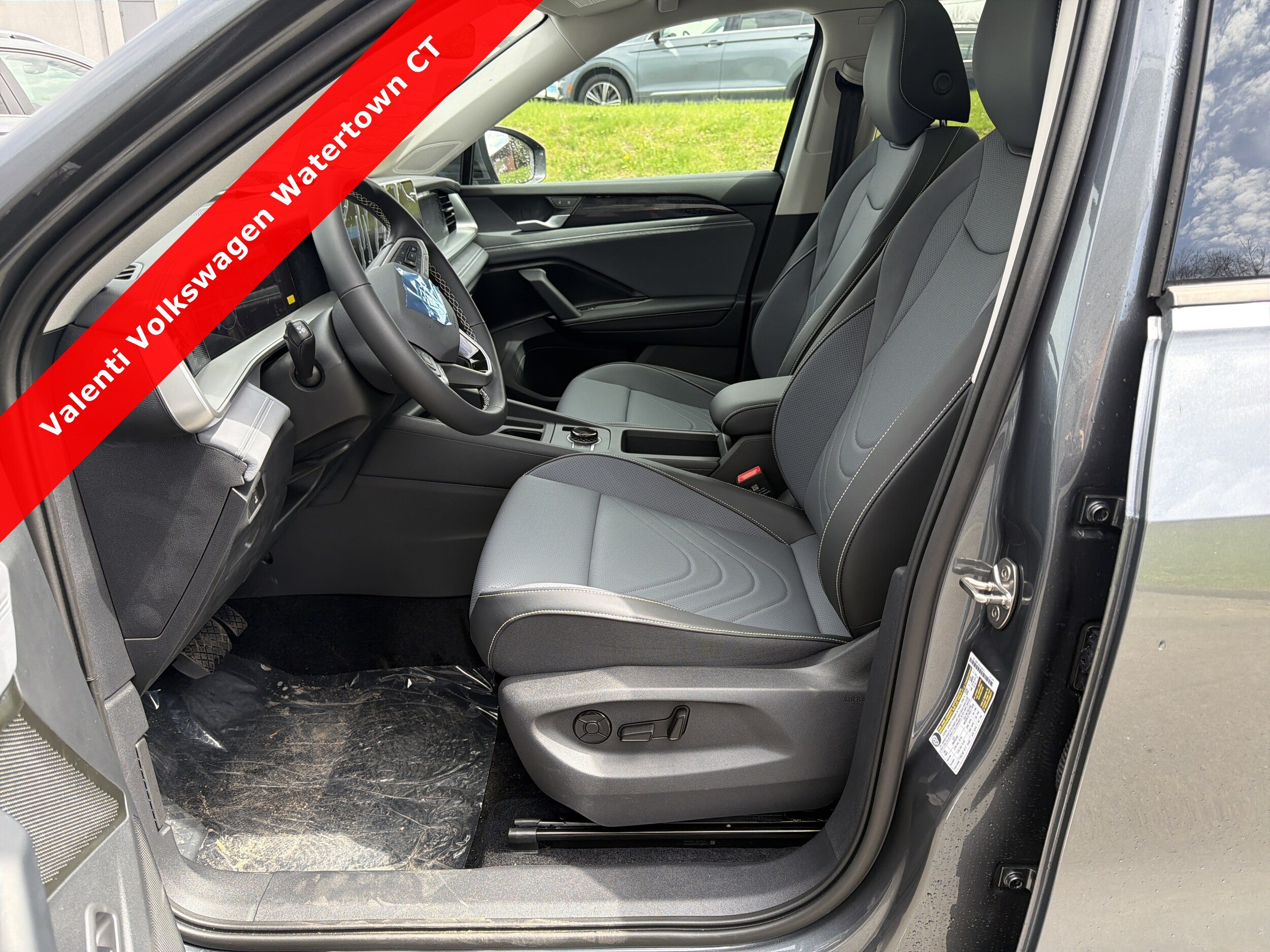 2026 Volkswagen Tiguan SE - Photo 12