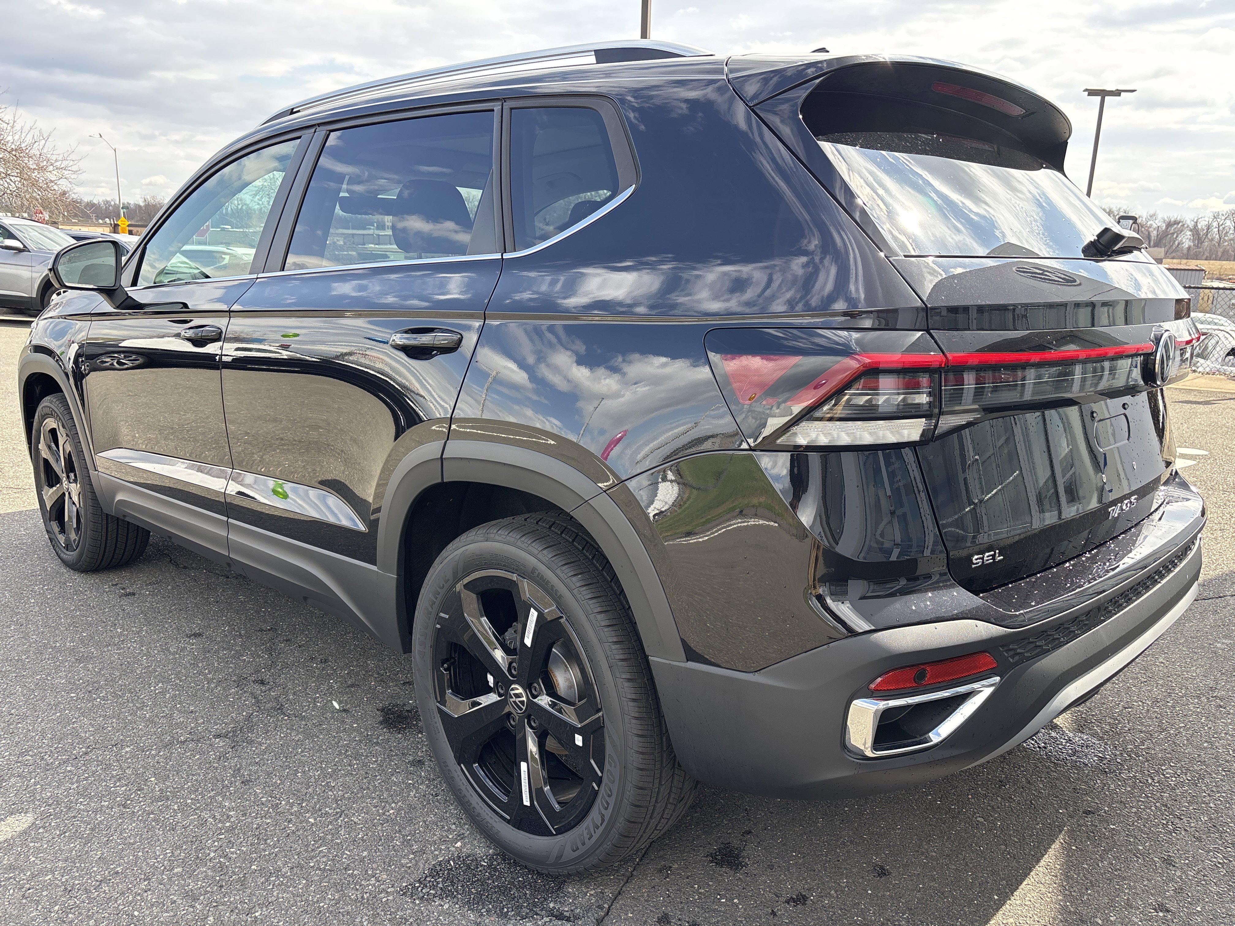 New 2026 Volkswagen Taos SEL SEL 4MOTION