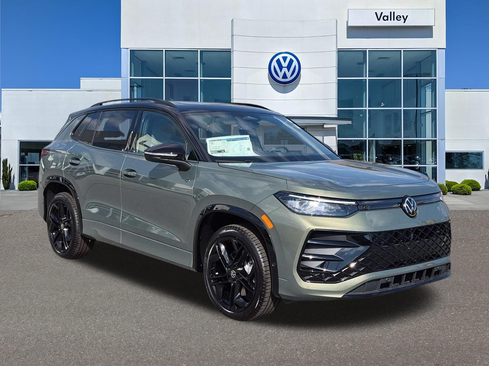 New 2026 Volkswagen Tiguan SE R-Line Black SE R-Line Black 4MOTION