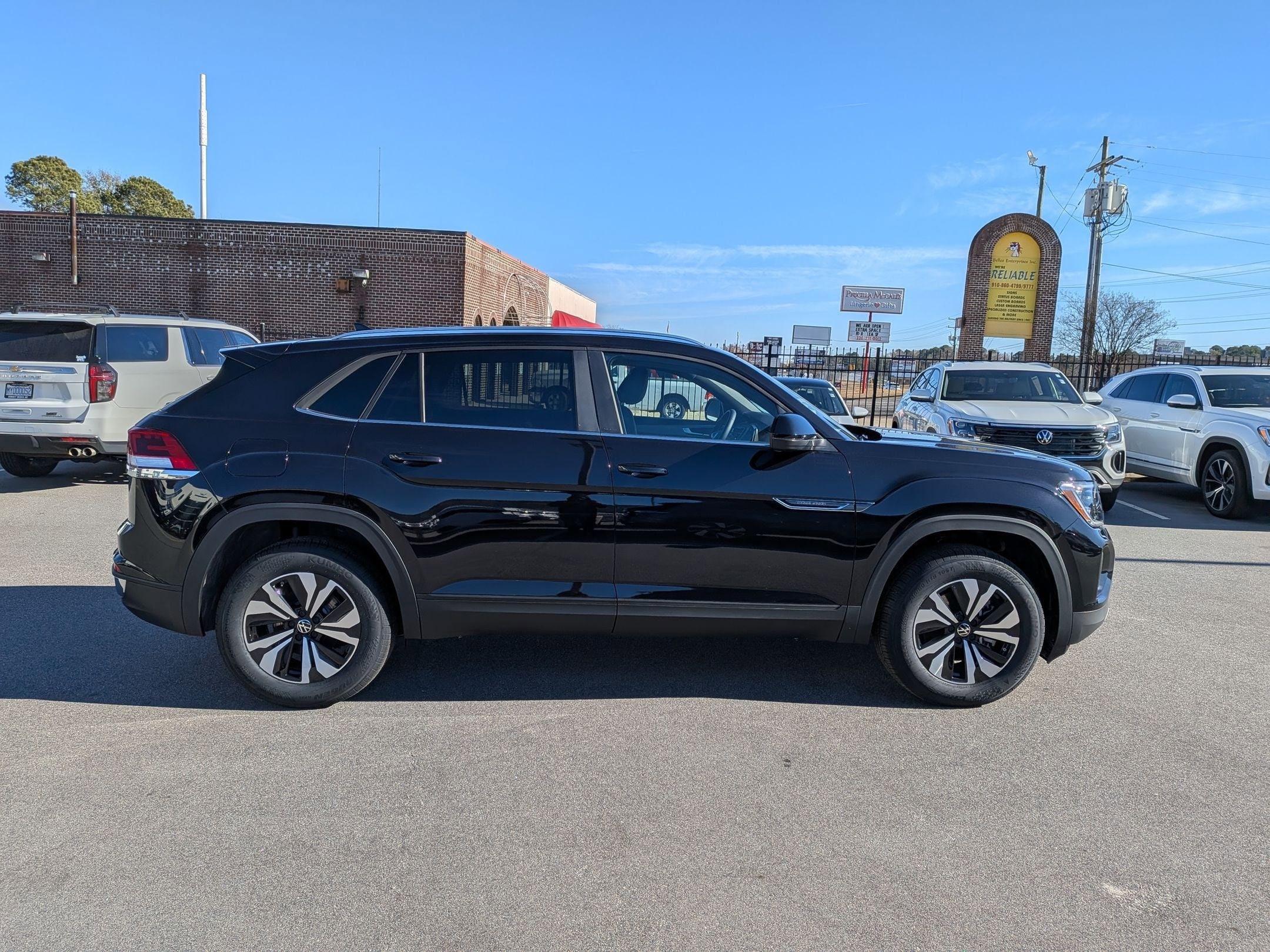 2026 Volkswagen Atlas Cross Sport SE - Photo 2