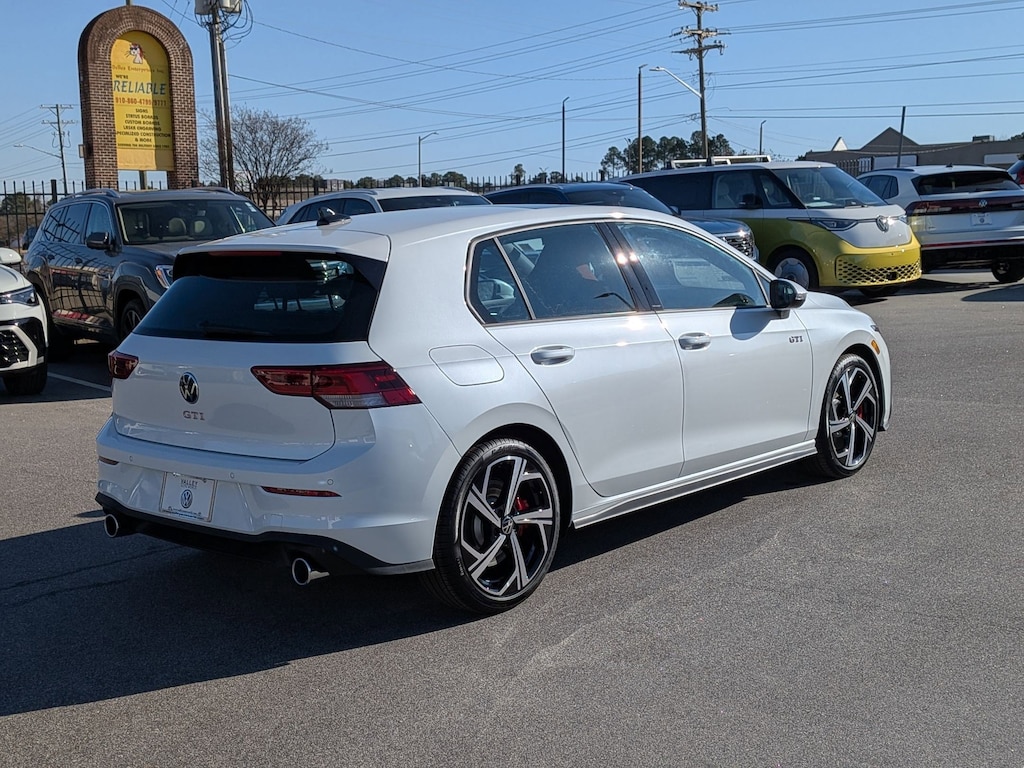 New 2026 Volkswagen Golf GTI SE 2.0T SE DSG