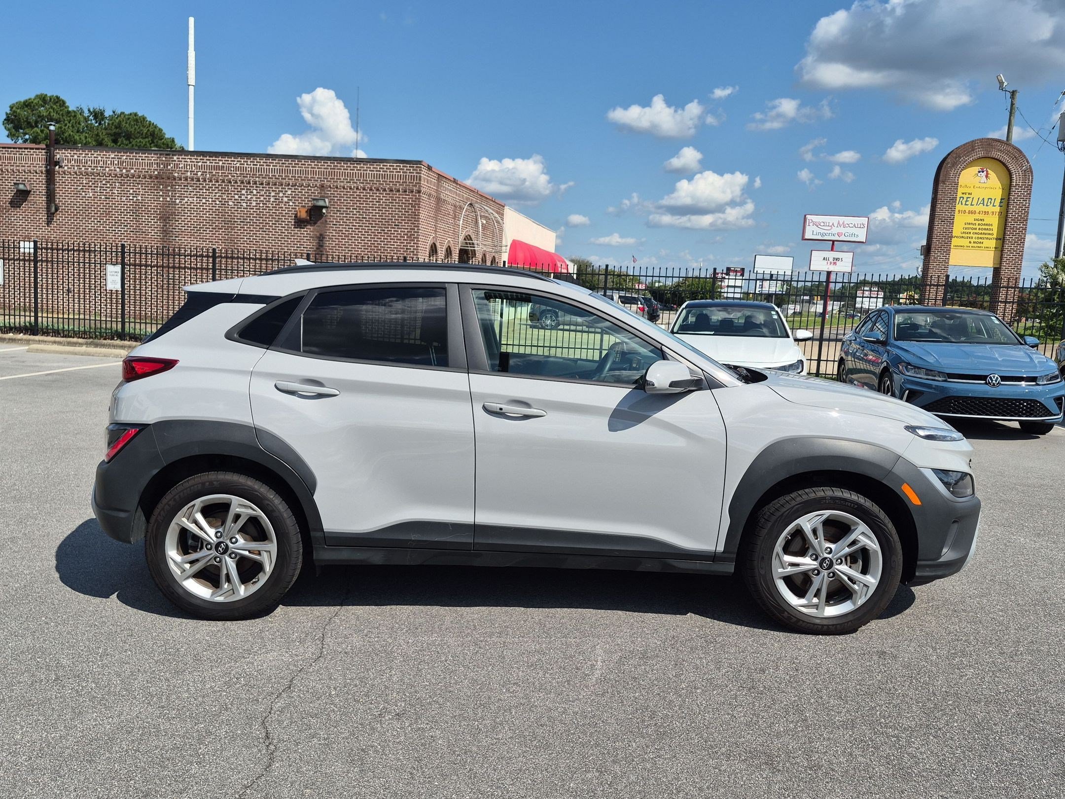 Used 2023 Hyundai Kona SEL SEL Auto AWD
