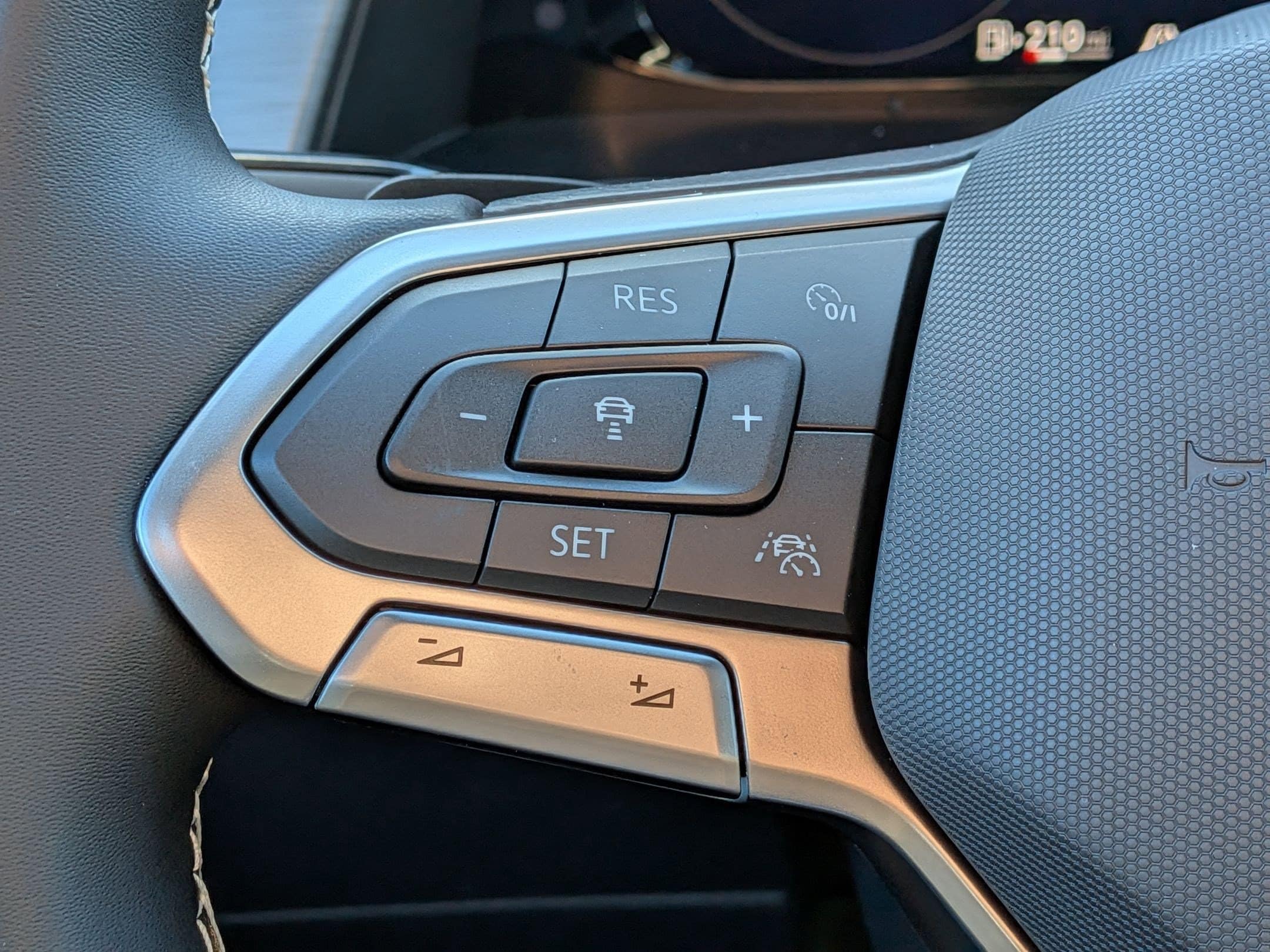 2026 Volkswagen Atlas Cross Sport SE - Photo 18