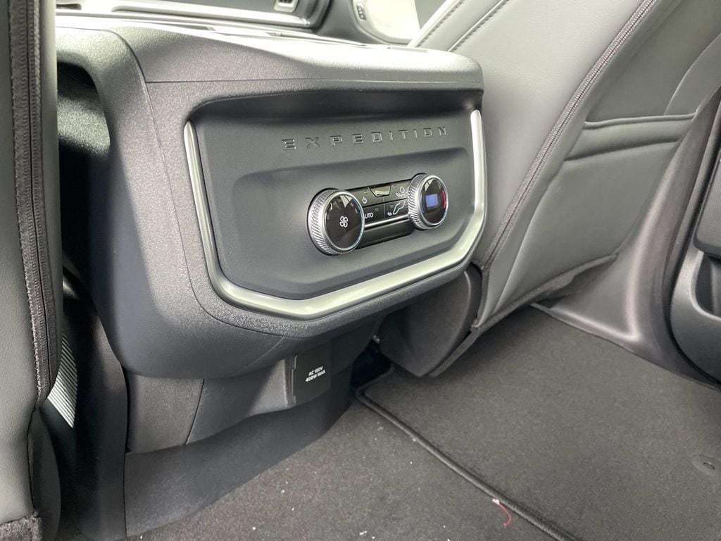 2026 Ford Expedition Active - Photo 6