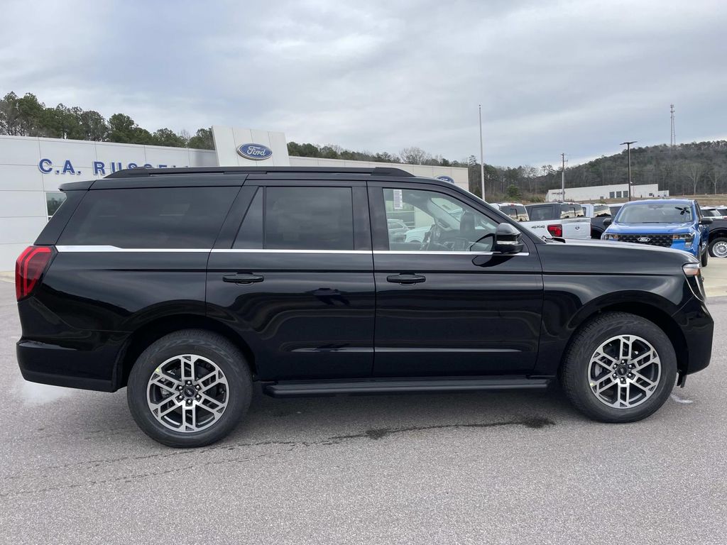 2026 Ford Expedition Active - Photo 8