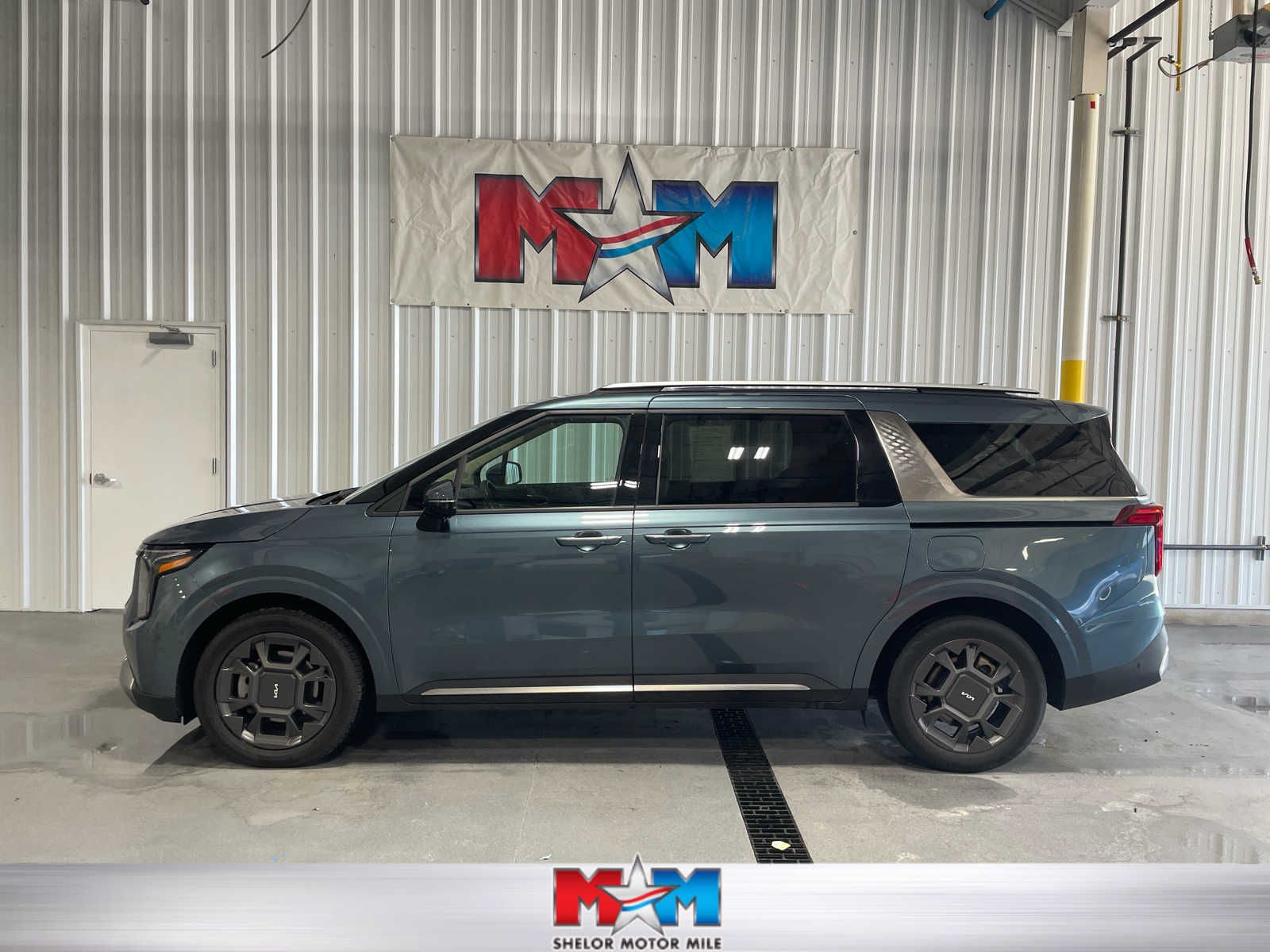 Used 2025 Kia Carnival Hybrid SX Van Passenger Van