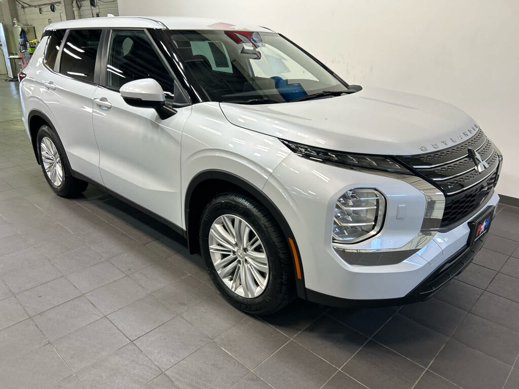 Used 2023 Mitsubishi Outlander ES SUV