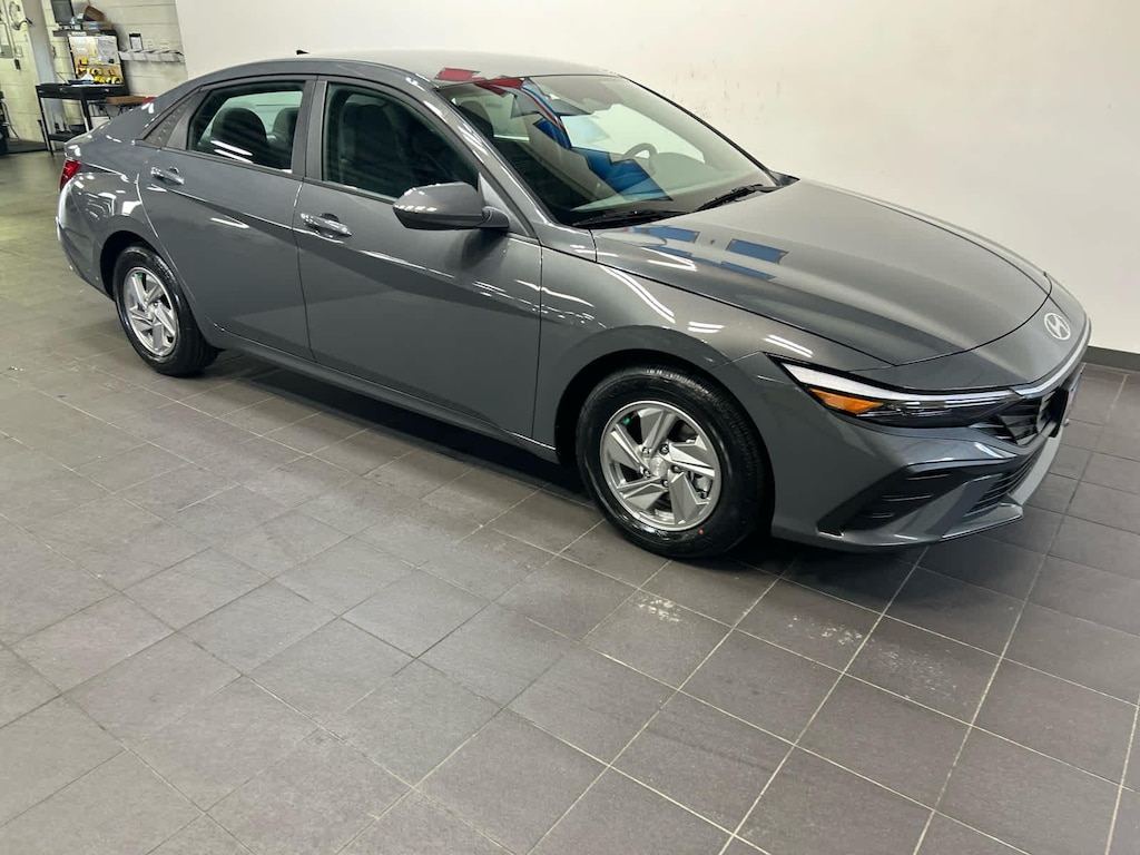 New 2026 Hyundai Elantra SE Sedan