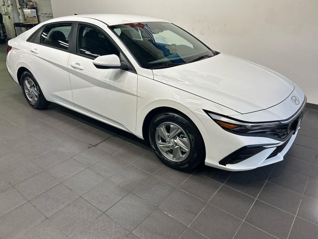 New 2026 Hyundai Elantra SE Sedan