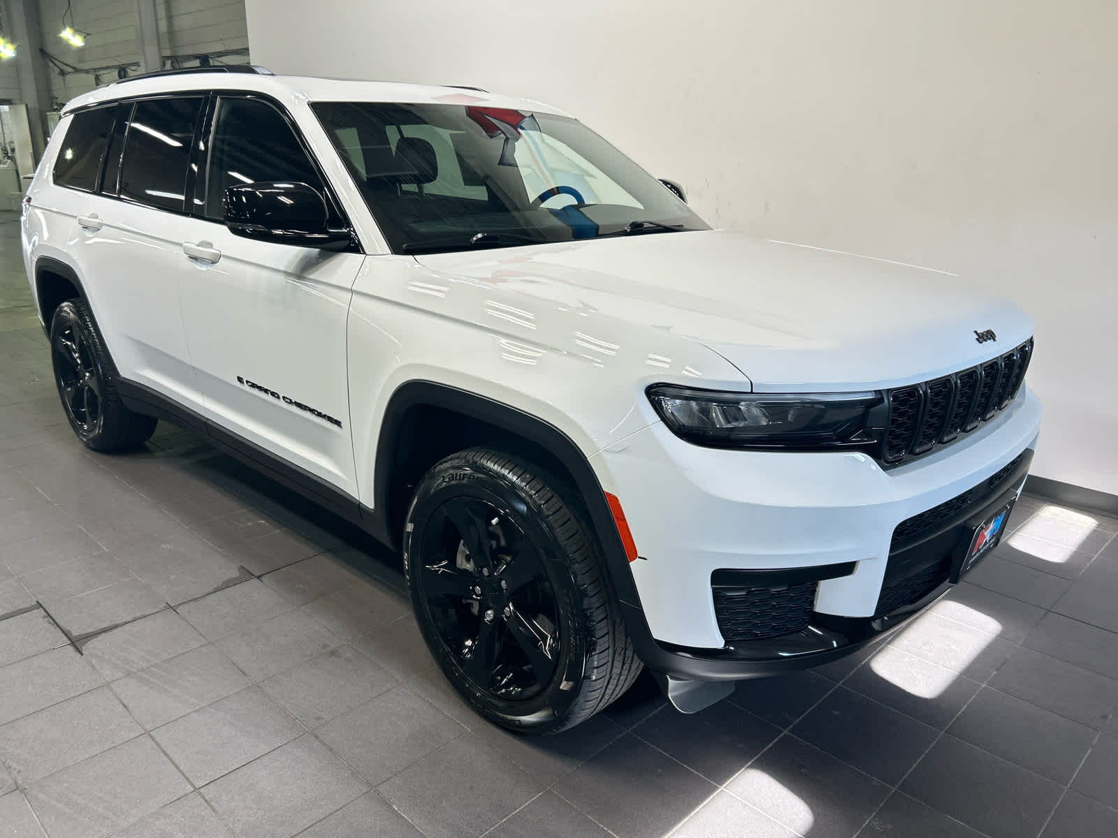 Used 2023 Jeep Grand Cherokee L Laredo SUV