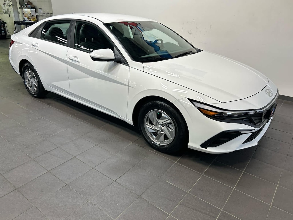 New 2026 Hyundai Elantra SE Sedan