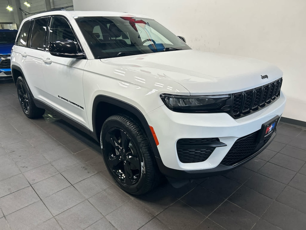 Used 2023 Jeep Grand Cherokee Laredo SUV