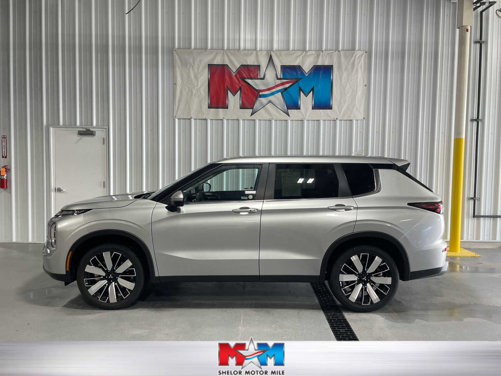 Used 2025 Mitsubishi Outlander SE SUV