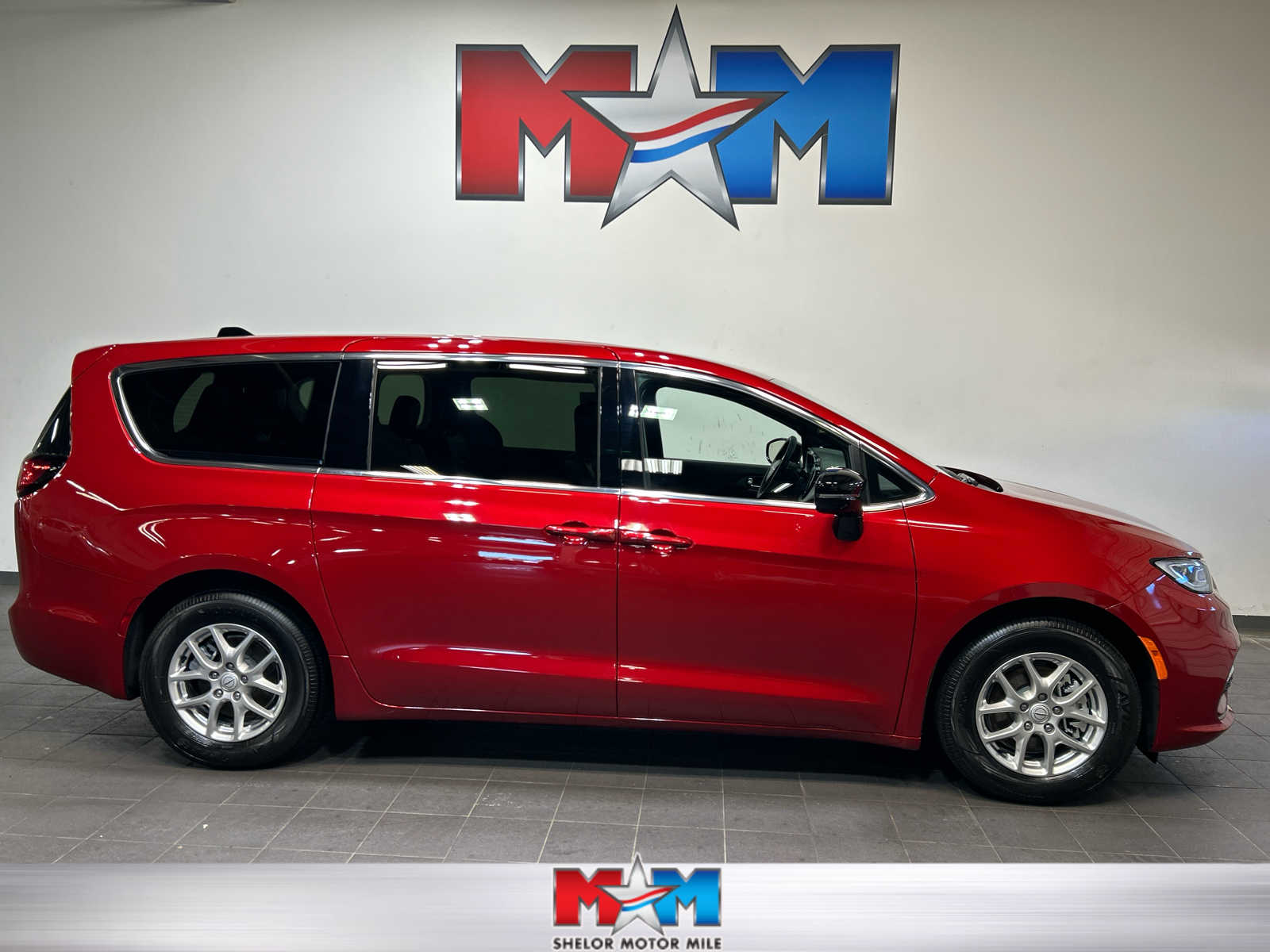 Used 2025 Chrysler Pacifica Select Van Passenger Van