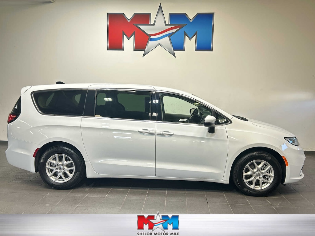 Used 2023 Chrysler Pacifica Touring L Van Passenger Van