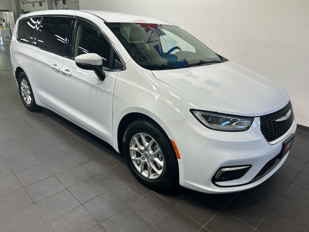 Used 2023 Chrysler Pacifica Touring L Van Passenger Van