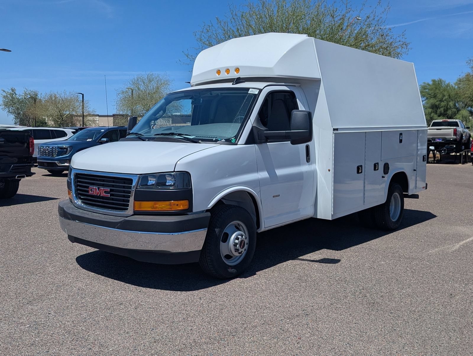 2025 GMC Savana Cutaway