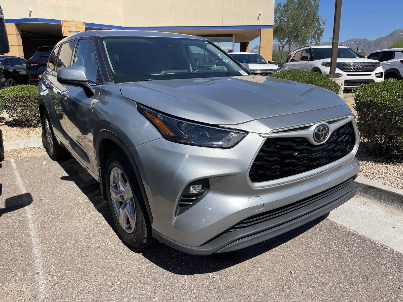 Used 2022 Toyota Highlander LE SUV