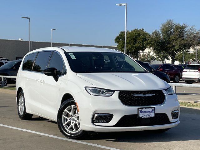 Used 2024 Chrysler Pacifica Touring L Minivan/Van