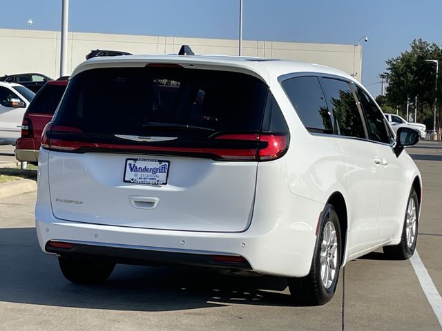 Used 2024 Chrysler Pacifica Touring L Minivan/Van