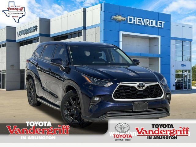 Used 2022 Toyota Highlander LE SUV Arlington