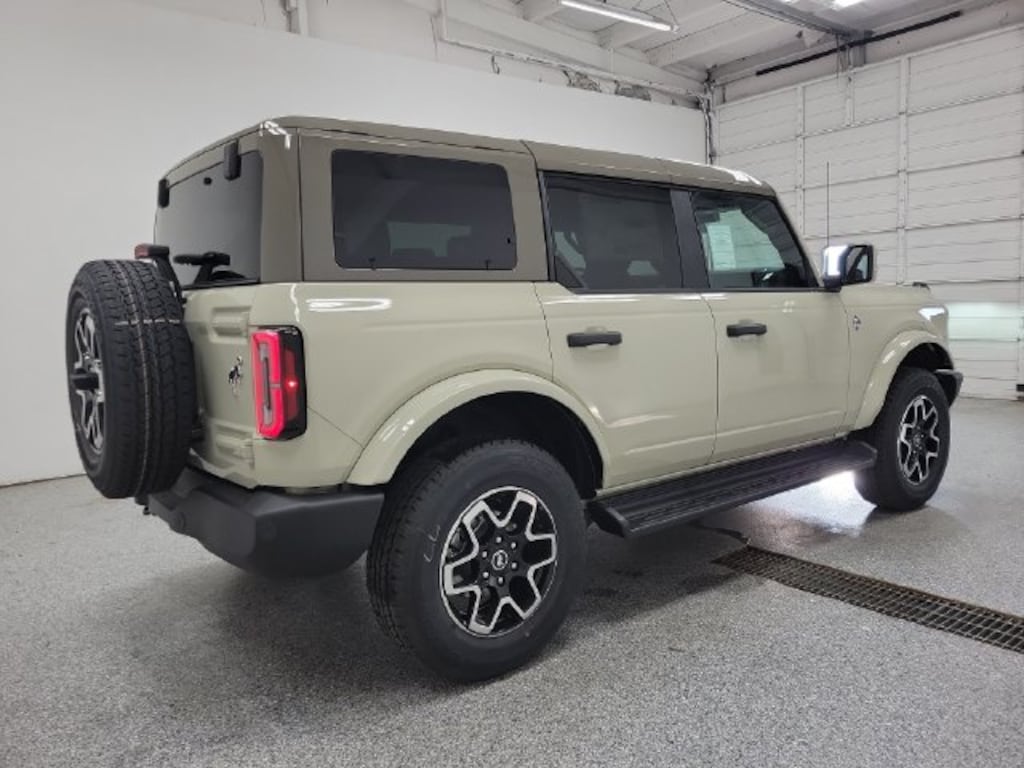 New 2026 Ford Bronco Outer Banks SUV