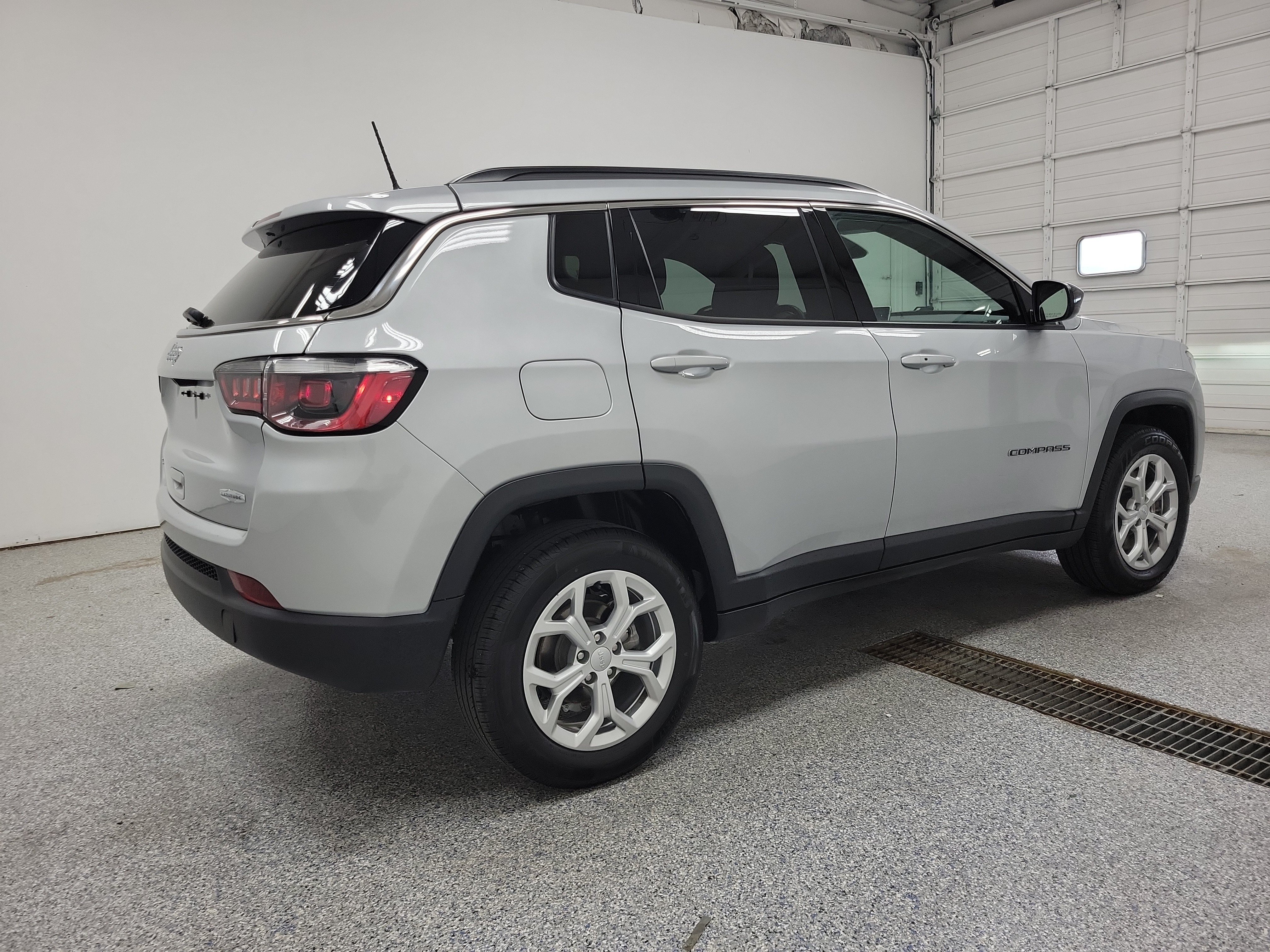 Used 2024 Jeep Compass Latitude Sport Utility