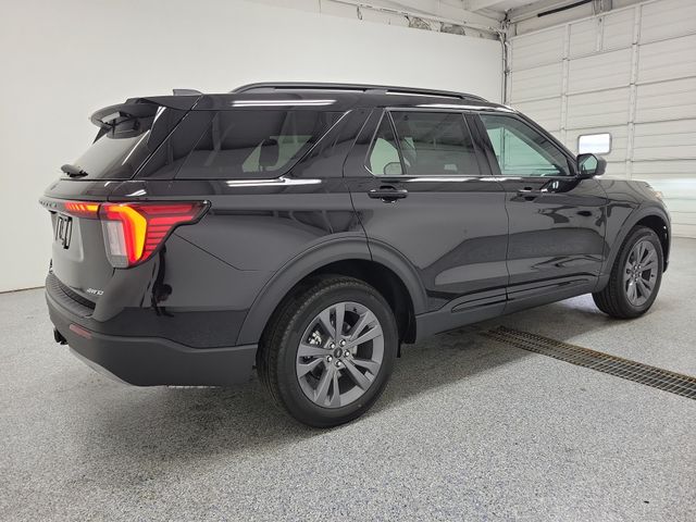2026 Ford Explorer Active - Photo 3